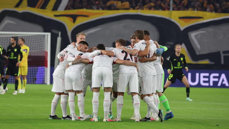 20.10.2026, xrekx, Fussball UEFA Champions League, VfB Stuttgart - Atletico Madrid v.l. VfB Stuttgart Spielerkreis, Teamkreis, Mannschaftskreis, Einschwören, Einschwoeren, Stuttgart