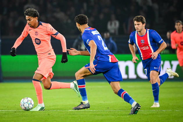 October 20, 2026, Paris, France, France: Lamine YAMAL of Barcelona and Joao NEVES of PSG during the UEFA Champions League, League Phase MD3 match between Paris Saint-Germain and FC Barcelona, Barca at Parc des Princes Stadium on October 20, 2026 in Paris, France. Paris France - ZUMAm308 20261020_zsp_m308_001 Copyright: xMatthieuxMirvillex