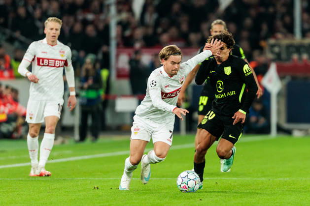 STUTTGART, GERMANY - OCTOBER 20: Maximilian Mittelstaedt (Mittelstädt, Mittelstadt, VfB Stuttgart, 7) controls the ball against Giuliano Simeone (Atletico de Madrid, 20) during the UEFA Champions League match between VfB Stuttgart vs. Atletico de Madrid at Arena Stuttgart on matchday 3 of the UEFA Champions League on October 20, 2026 in Stuttgart, Germany. Baden-Wuerttemberg Germany Copyright: xSteffiexWunderlx