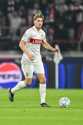 Ramon Hendriks (VfB Stuttgart) controls the Ball during the UEFA Champions League 2026 2027 match between Stuttgart and Atlético de Madrid at Arena Stuttgart on October 20, 2026 in Stuttgart, Germany. (Photo by Harry Langer DeFodi Images) -