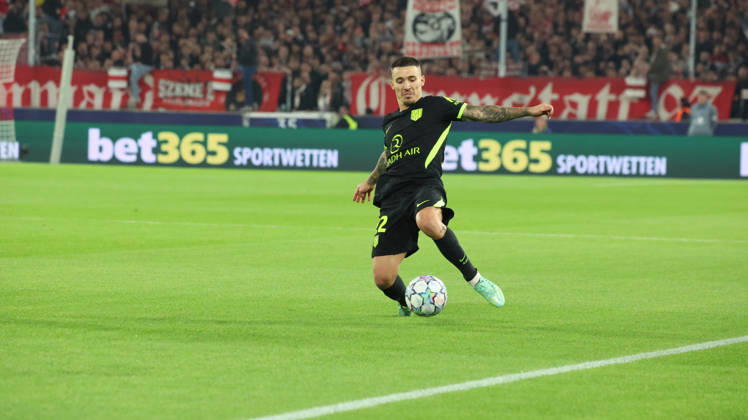 20.10.2026, xrekx, Fussball UEFA Champions League, VfB Stuttgart - Atletico Madrid v.l. Alejandro Grimaldo (AtlÃ tico Madrid) Stuttgart