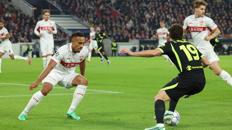 20.10.2026, xrekx, Fussball UEFA Champions League, VfB Stuttgart - Atletico Madrid v.l. Jamie Leweling (VfB Stuttgart) Julian Alvarez (AtlÃ tico Madrid) Stuttgart