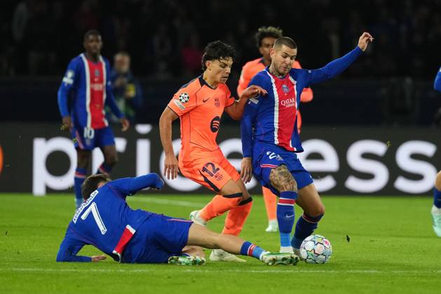 Khvicha Kvaratskhelia of PSG and Lucas Hernandez of PSG tackle Karim Adeyemi of Barcelona Paris Saint-Germain v Barcelona, UEFA Champions League, Football, Parc des Princes, Paris, France - 20 Oct 2026Paris Parc des Princes France  Copyright: xDavexWinter Shutterstockx 17226708at