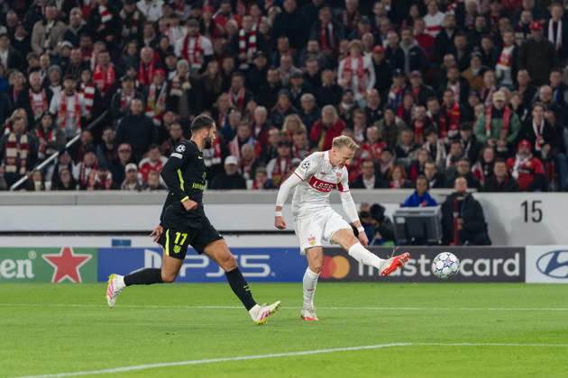 20.10.2026, xjyhynx, Fussball UEFA Champions League, VfB Stuttgart - Atletico Madrid, v.l. Schuss von Chris Führich (10, VfB Stuttgart) gegen David Hancko (17, AtlÃ tico Madrid) Stuttgart