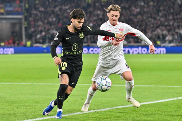 STUTTGART, GERMANY; 20. OCTOBER: tackle between Alex BAENA (Atletico Madrid 10) and Angelo STILLER (VfB Stuttgart 6) during the UEFA Champions League Match between VfB Stuttgart vs. Atletico Madrid at Matchday 3 at MHP Arena Copyright: xBEAUTIFULxSPORTS Goldbergx