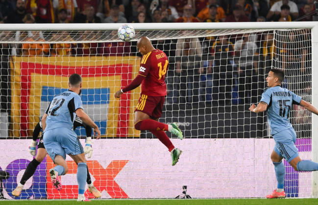 October 20, 2026, Roma: Roma s Donyell Malen (C) in action during the UEFA Champions League soccer match between AS Roma and Slovan Bratislava at the Olimpico stadium in Rome, Italy, 20 October 2026..ANSA ALESSANDRO DI MEO UEFA Champions League - AS Roma Vs Slovan Bratislava  - ZUMAa110 20261020_zaf_a110_007 Copyright: xAlessandroxDixMeox