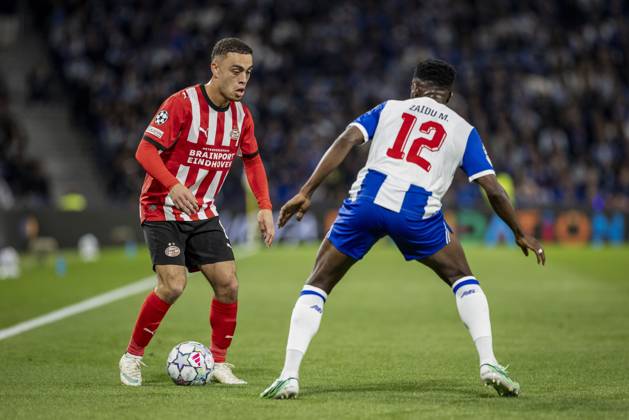 PORTO - (lr) Sergino Dest of PSV Eindhoven and Zaidu Sanusi of FC Porto during the UEFA Champions League match between FC Porto and PSV Eindhoven at the Estadio Do Dragao, on 20 October 2026 in Porto, Portugal. MORITZ MUELLER ANP xVIxANPxSportx xxANPxIVx 573094016 originalFilename: 573094016.jpg