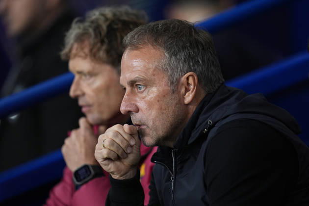 October 20, 2026, Paris, Paris, France: Hansi Flick, head coach of FC Barcelona, Barca looks on during the UEFA Champions League 2026 27 League Phase MD3 match between Paris Saint-Germain and FC Barcelona at Parc des Princes on Octuber 20, 2026, in Paris, France. Paris France - ZUMAa181 20261020_zaa_a181_053 Copyright: xDennisxAgyemanx