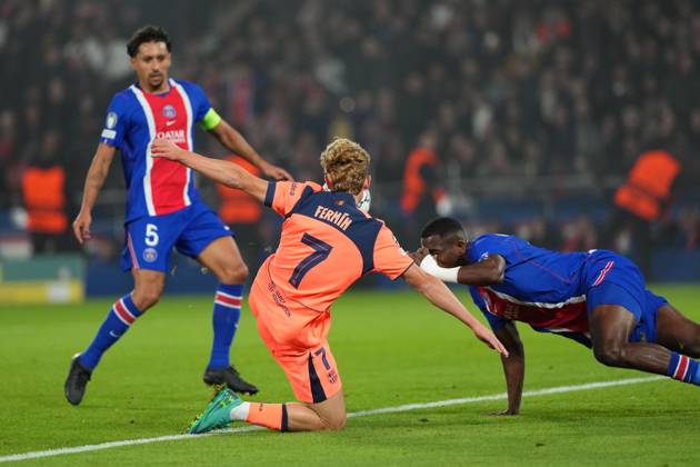 Fermin Lopez of Barcelona sees his goalbound effort blocked by Willian Pacho of PSG Paris Saint-Germain v Barcelona, UEFA Champions League, Football, Parc des Princes, Paris, France - 20 Oct 2026Paris Parc des Princes France  Copyright: xDavexWinter Shutterstockx 17226708bc