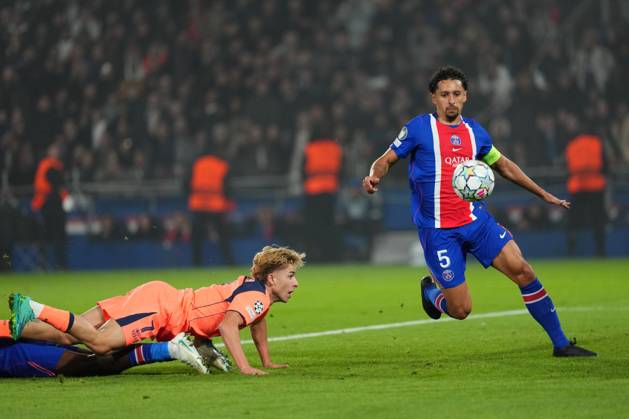 Marquinhos of PSG clears a goalbound effort from Fermin Lopez of Barcelona Paris Saint-Germain v Barcelona, UEFA Champions League, Football, Parc des Princes, Paris, France - 20 Oct 2026Paris Parc des Princes France  Copyright: xDavexWinter Shutterstockx 17226708bg