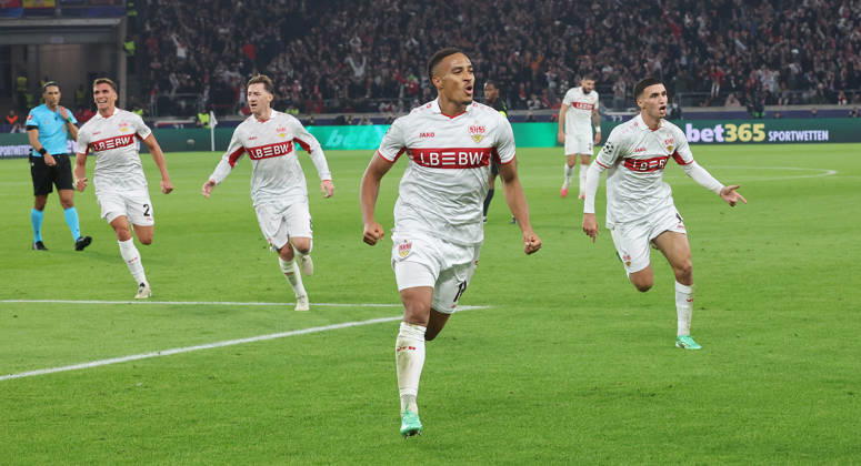 Stuttgart , Fußball UEFA Champions League VfB Stuttgart vs. Atletico Madrid , Jubel Stuttgart nach dem Tor zum 1 . 0 von Jamie Leweling