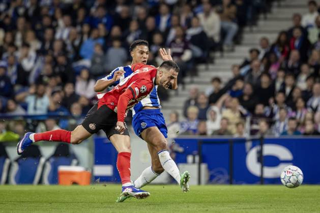 PORTO - (lr) Filip Kostic of PSV Eindhoven and Alberto Costa of FC Porto during the UEFA Champions League match between FC Porto and PSV Eindhoven at the Estadio Do Dragao, on 20 October 2026 in Porto, Portugal. MORITZ MUELLER ANP xVIxANPxSportx xxANPxIVx 573095149 originalFilename: 573095149.jpg