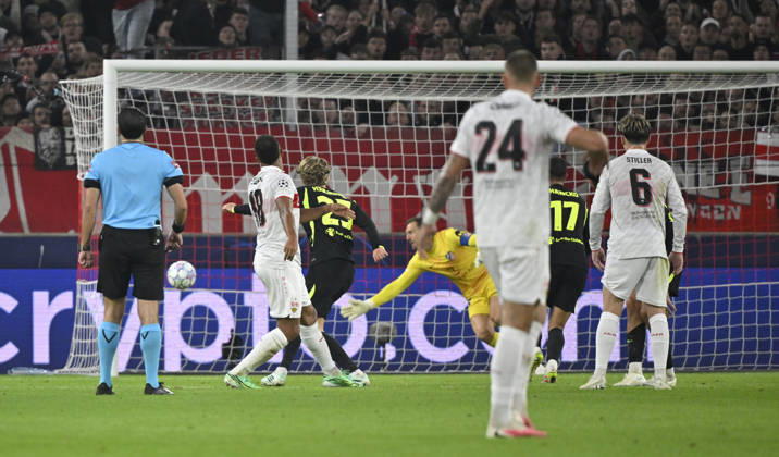TOR zum 1:0 Jamie Leweling VfB Stuttgart (18) Torschuss Aktion Torchance Champions League VfB Stuttgart vs Atletico Madrid 20.10.2026 DFL REGULATIONS PROHIBIT ANY USE OF PHOTOGRAPHS AS IMAGE SEQUENCES AND OR QUASI-VIDEO Champions League VfB Stuttgart vs Atletico Madrid