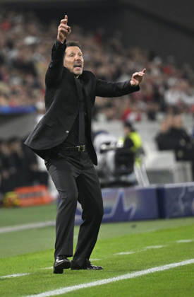 Trainer Coach Diego Simeone Atletico de Madrid am Spielfeldrand Gestik Geste Champions League VfB Stuttgart vs Atletico Madrid 20.10.2026 DFL REGULATIONS PROHIBIT ANY USE OF PHOTOGRAPHS AS IMAGE SEQUENCES AND OR QUASI-VIDEO Champions League VfB Stuttgart vs Atletico Madrid