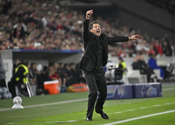 Trainer Coach Diego Simeone Atletico de Madrid am Spielfeldrand Gestik Geste Champions League VfB Stuttgart vs Atletico Madrid 20.10.2026 DFL REGULATIONS PROHIBIT ANY USE OF PHOTOGRAPHS AS IMAGE SEQUENCES AND OR QUASI-VIDEO Champions League VfB Stuttgart vs Atletico Madrid