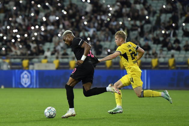 Sabah FC v Borussia Dortmund - UEFA Champions League 2026 27 League Phase MD3 BAKU, AZERBAIJAN - OCTOBER 20: Joy-Lance Mickels of Sabah FC is seen in action under pressure from Joey Veerman of Borussia Dortmund during the UEFA Champions League 2026 27 League Phase MD3 match between Sabah FC and Borussia Dortmund at Tofig Bahramov Stadium on October 20, 2026 in Baku, Azerbaijan. Baku Tofig Bahramov Stadium Azerbaijan Copyright: x2026xElmirxKarimov PSxImagesxElmirxKarimov PSxImagesx