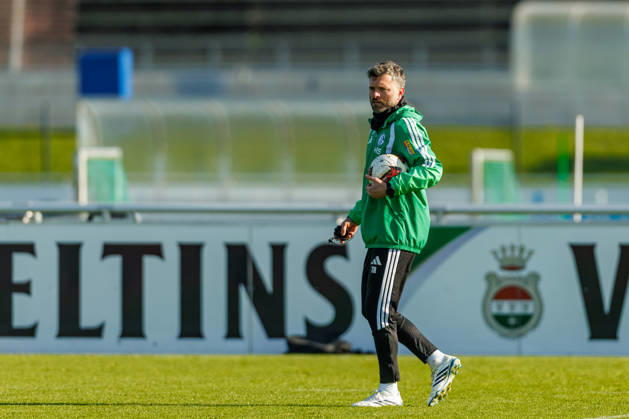 bei dem Training vom FC Schalke 04 auf dem Trainingsgelaende Schalke 04 am 20. Oktober 2026 in Gelsenkirchen. (Foto von Mario Hommes DeFodi Images) during the practice of FC Schalke 04 at Trainingsgelaende Schalke 04 on 20. October 2026 in Gelsenkirchen. (Photo by Mario Hommes DeFodi Images) (Photo by Mario Hommes DeFodi Images) -