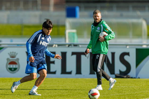 bei dem Training vom FC Schalke 04 auf dem Trainingsgelaende Schalke 04 am 20. Oktober 2026 in Gelsenkirchen. (Foto von Mario Hommes DeFodi Images) during the practice of FC Schalke 04 at Trainingsgelaende Schalke 04 on 20. October 2026 in Gelsenkirchen. (Photo by Mario Hommes DeFodi Images) (Photo by Mario Hommes DeFodi Images) -