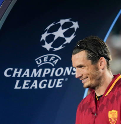 AS Roma v SK Slovan Bratislava - UEFA Champions League 2026 27 League Phase MD3 Marten de Roon of AS Roma looks on during the AS Roma v SK Slovan Bratislava. - UEFA Champions League 2026 27 League Phase MD3 at Stadio Olimpico on October 20, 2026 in Rome, Italy Rome Stadio Olimpico Lazio Italy Copyright: xGiuseppexMaffiax 261020_UCL_Roma-SlovanBratislava_GM_06186