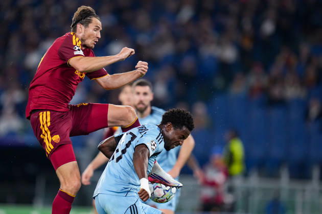 AS Roma v SK Slovan Bratislava - UEFA Champions League 2026 27 League Phase MD3 Marten de Roon of AS Roma and Suleiman Camara of SK Slovan Bratislava compete for the ball during the AS Roma v SK Slovan Bratislava. - UEFA Champions League 2026 27 League Phase MD3 at Stadio Olimpico on October 20, 2026 in Rome, Italy Rome Stadio Olimpico Lazio Italy Copyright: xGiuseppexMaffiax 261020_UCL_Roma-SlovanBratislava_GM_08266