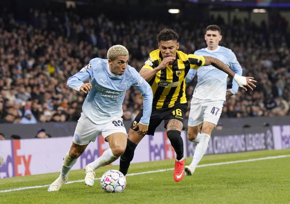 Manchester, England, 20th October 2026. Rico Lewis of Manchester City challenged by Kervin Arriaga of AEK Athens during the Manchester City vs AEK Athens UEFA Champions League match at the Etihad Stadium, Manchester. Picture credit should read: Andrew Yates Sportimage EDITORIAL USE ONLY. No use with unauthorised audio, video, data, fixture lists, club league logos or live services. Online in-match use limited to 120 images, no video emulation. No use in betting, games or single club league player publications. SPI_037_AY_ManCity__Athens SPI-5090-0037