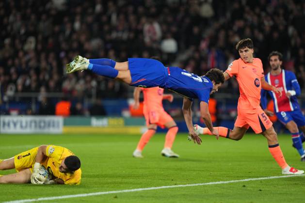 Joan Garcia of Barcelona saves at the feet of Joao Neves of PSG Paris Saint-Germain v Barcelona, UEFA Champions League, Football, Parc des Princes, Paris, France - 20 Oct 2026Paris Parc des Princes France  Copyright: xDavexWinter Shutterstockx 17226708cd