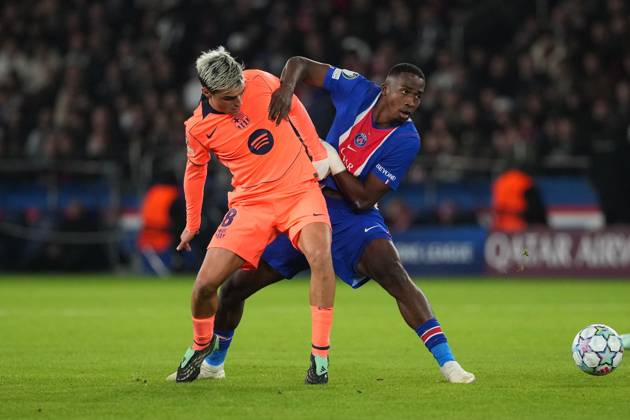 Willian Pacho of PSG battles with Pedri of Barcelona Paris Saint-Germain v Barcelona, UEFA Champions League, Football, Parc des Princes, Paris, France - 20 Oct 2026Paris Parc des Princes France  Copyright: xDavexWinter Shutterstockx 17226708cj