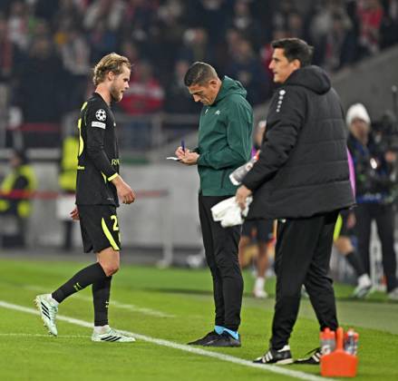 20.10.2026, Fussball UEFA Champions-League League 2026 2027, 3.Spieltag, VfB Stuttgart - Atletico Madrid, in der MHP-Arena Stuttgart, Morten Hjulmand (Atletico Madrid) verlässt nach der roten Karte das Spielfeld