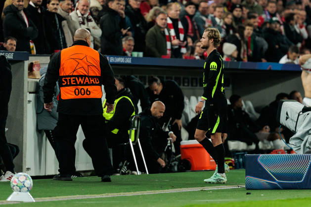 STUTTGART, GERMANY - OCTOBER 20: Morten Hjulmand (Atletico de Madrid, 23) leaving the pitch after being shown a red card during the UEFA Champions League match between VfB Stuttgart vs. Atletico de Madrid at Arena Stuttgart on matchday 3 of the UEFA Champions League on October 20, 2026 in Stuttgart, Germany. Baden-Wuerttemberg Germany Copyright: xSteffiexWunderlx