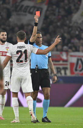 Schiedsrichter Referee Serdar Goezuebueyuek (NED) zeigt Morten Hjulmand Atletico de Madrid (23) (nicht im Bild) rote Karte rot Platzverweis fuer grobes Foulspiel Champions League VfB Stuttgart vs Atletico Madrid 20.10.2026 DFL REGULATIONS PROHIBIT ANY USE OF PHOTOGRAPHS AS IMAGE SEQUENCES AND OR QUASI-VIDEO Champions League VfB Stuttgart vs Atletico Madrid