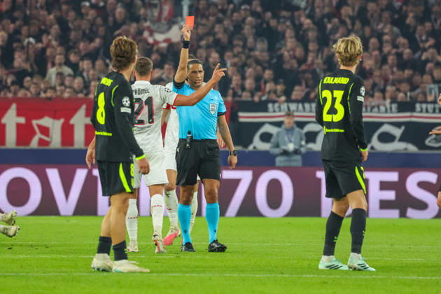 20.10.26 VfB Stuttgart - Atletico Madrid Deutschland, Stuttgart, 20.10.2026, Fussball, UEFA Champions League, Saison 2026 2027, VfB Stuttgart - Atletico Madrid: Morten Hjulmand (Atletico Madrid); rote Karte.