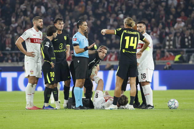 Angelo Stiller (VfB Stuttgart, 06) verletzt am Boden , Deutschland, Fussball, UEFA Champions League, 3. Spieltag, 2026 2027, VfB Stuttgart vs. Atletico Madrid, 20.10.2026, Stuttgart Arena Stuttgart Deutschland Copyright: xGrantxHubbsx