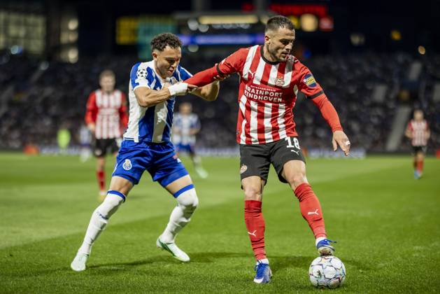 PORTO - (lr) PepÃª of FC Porto and Filip Kostic of PSV Eindhoven during the UEFA Champions League match between FC Porto and PSV Eindhoven at the Estadio Do Dragao, on 20 October 2026 in Porto, Portugal. MORITZ MUELLER ANP xVIxANPxSportx xxANPxIVx 573101330 originalFilename: 573101330.jpg