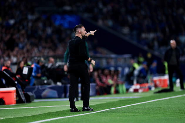 FC Porto v PSV Eindhoven - UEFA Champions League 2026 27 League Phase MD3 Francesco Farioli, head coach of FC Porto, gives instructions from the sideline during the UEFA Champions League 2026 27 League Phase Matchday 3 match between FC Porto and PSV at Estadio do Dragao in Porto, Portugal, on October 20, 2026. porto Porto Portugal Copyright: xLuisxEirasx originalFilename:eiras-uefacham261020_npt5P