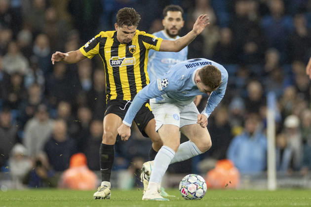 Manchester City v AEK Athens - UEFA Champions League 2026 27 League Phase MD3 Elliot Anderson 5 of Manchester City F.C. is challenged by Razvan Marin 18 of AEK Athens F.C. during the UEFA Champions League Stage match between Manchester City and AEK Athens at the Etihad Stadium in Manchester, on October 20, 2026. Manchester Manchester United, ManU Kingdom  Copyright: xMIxNewsx originalFilename:fletcher-manchest261020_npkDn.jpg