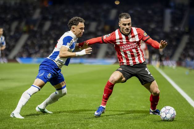 PORTO - (lr) PepÃª of FC Porto and Filip Kostic of PSV Eindhoven during the UEFA Champions League match between FC Porto and PSV Eindhoven at the Estadio Do Dragao, on 20 October 2026 in Porto, Portugal. MORITZ MUELLER ANP xVIxANPxSportx xxANPxIVx 573101450 originalFilename: 573101450.jpg