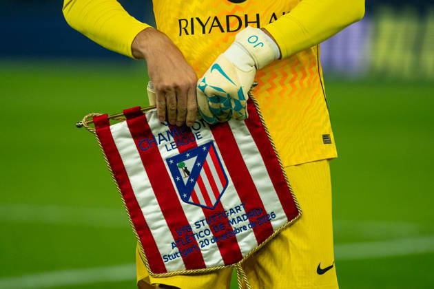 Atletico Wimpel seen during UEFA Champions League 2026 2027 league phase game between teams of VfB Stuttgart and Atletico Madrid (Pia Schindler Ball Raw Images) Stuttgart MHP Arena Germany Copyright: xPiaxSchindlerx piaschindler_vfbstuttgart_atletico_2627_00004