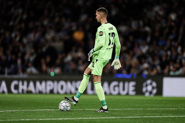 FC Porto v PSV Eindhoven - UEFA Champions League 2026 27 League Phase MD3 Matej Kovar of PSV is in action during the UEFA Champions League 2026 27 League Phase Matchday 3 match between FC Porto and PSV at Estadio do Dragao in Porto, Portugal, on October 20, 2026. porto Porto Portugal Copyright: xLuisxEirasx originalFilename:eiras-uefacham261020_npBsM