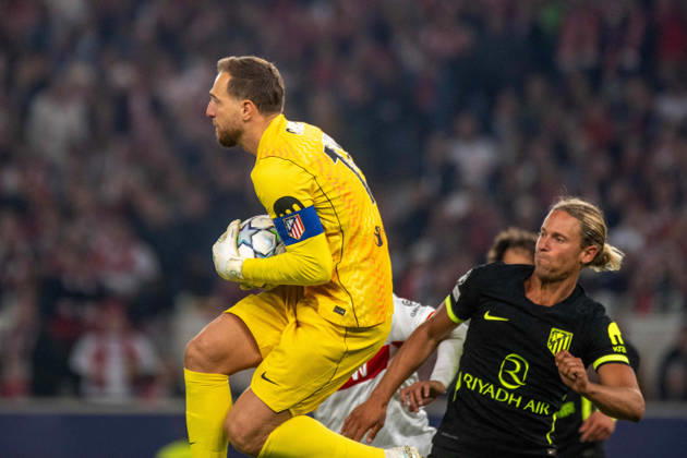 Torwart Jan Oblak (Atletico Madrid) und Marcos Llorente (Atletico Madrid). xettx, Deutschland, Stuttgart, 20.10.2026, Fussball, UEFA Champions League: VfB Stuttgart vs Atledico Madrid, Saison 2026 2027, Match Day 3, MHP Arena