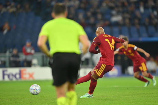 AS Roma v Slovan Bratislava - UEFA Champions League ROME, ITALY - OCTOBER 20 : Donyell Malen of AS Roma scores The penalty during the Champions League match between Slovan Bratislava at Stadio Olimpico on October 20 ,2026 in Rome, Italy. Claudio Pasquazi Anadolu Rome Italy. Editorial use only. Please get in touch for any other usage. Copyright: x2026xAnadoluxClaudioxPasquazix