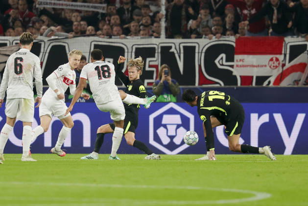 Im Bild: v.li. Angelo Stiller (VfB Stuttgart, 6), Chris Fuehrich (VfB Stuttgart, 10), Jamie Leweling (VfB Stuttgart, 18) mit dem Schuss zum 1:0-Tor, Morten Hjulmand (Atletico Madrid, 23) und Marc Pubill (Atletico Madrid, 18) versuchen dies vergeblich zu verhindern. 20.10.2026, VfB Stuttgart - Atletico Madrid, UEFA Champions League, 3. Spieltag, Deutschland, Stuttgart, MHP Arena, DFL REGULATIONS PROHIBIT ANY USE OF PHOTOGRAPHS AS IMAGE SEQUENCES AND OR QUASI-VIDEO. Copyright: HMBxMedia xJulienxBecker
