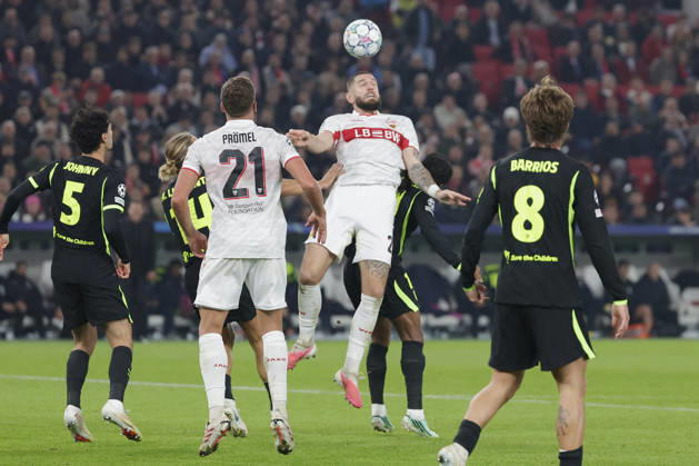Im Bild: v.li. Johnny Cardoso (Atletico Madrid, 5), Marcos Llorente (Atletico Madrid, 14), Grischa Proemel (VfB Stuttgart, 21), Grischa Proemel (VfB Stuttgart, 21) mit dem Kopfball gegen Ademola Lookman (Atletico Madrid, 11) und Pablo Barrios (Atletico Madrid, 8) 20.10.2026, VfB Stuttgart - Atletico Madrid, UEFA Champions League, 3. Spieltag, Deutschland, Stuttgart, MHP Arena, DFL REGULATIONS PROHIBIT ANY USE OF PHOTOGRAPHS AS IMAGE SEQUENCES AND OR QUASI-VIDEO. Copyright: HMBxMedia xJulienxBecker