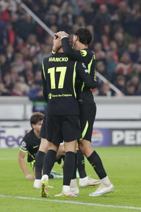 Im Bild: v.li. David Hancko (Atletico Madrid, 17) und Marc Pubill (Atletico Madrid, 18) loben sich gegenseitig 20.10.2026, VfB Stuttgart - Atletico Madrid, UEFA Champions League, 3. Spieltag, Deutschland, Stuttgart, MHP Arena, DFL REGULATIONS PROHIBIT ANY USE OF PHOTOGRAPHS AS IMAGE SEQUENCES AND OR QUASI-VIDEO. Copyright: HMBxMedia xJulienxBecker