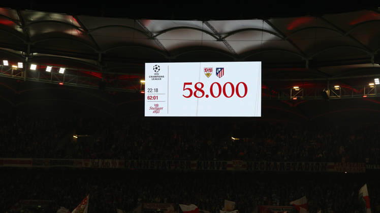 20.10.2026, xrekx, Fussball UEFA Champions League, VfB Stuttgart - Atletico Madrid v.l. Anzeigetafel, Videowall, Scoreboard, Info, Werbung Zuschauerzahl Stuttgart