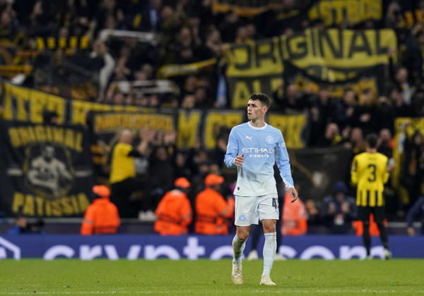 Manchester, England, 20th October 2026. Phil Foden of Manchester City takes in the atmosphere as he walks around after the game during the Manchester City vs AEK Athens UEFA Champions League match at the Etihad Stadium, Manchester. Picture credit should read: Andrew Yates Sportimage EDITORIAL USE ONLY. No use with unauthorised audio, video, data, fixture lists, club league logos or live services. Online in-match use limited to 120 images, no video emulation. No use in betting, games or single club league player publications. SPI_068_AY_ManCity__Athens SPI-5090-0065
