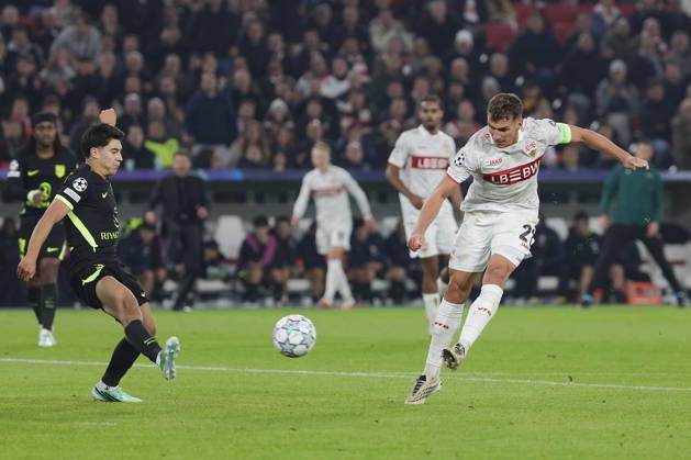Im Bild: v.li. Obed Vargas (Atletico Madrid, 3) und der Schuss von Grischa Proemel (VfB Stuttgart, 21) 20.10.2026, VfB Stuttgart - Atletico Madrid, UEFA Champions League, 3. Spieltag, Deutschland, Stuttgart, MHP Arena, DFL REGULATIONS PROHIBIT ANY USE OF PHOTOGRAPHS AS IMAGE SEQUENCES AND OR QUASI-VIDEO. Copyright: HMBxMedia xJulienxBecker