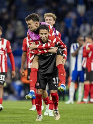 PORTO - (lr) Ivan Perisic of PSV Eindhoven and Mauro Junior of PSV Eindhoven after the UEFA Champions League match between FC Porto and PSV Eindhoven at the Estadio Do Dragao, on 20 October 2026 in Porto, Portugal. MORITZ MUELLER ANP xVIxANPxSportx xxANPxIVx 573108027 originalFilename: 573108027.jpg