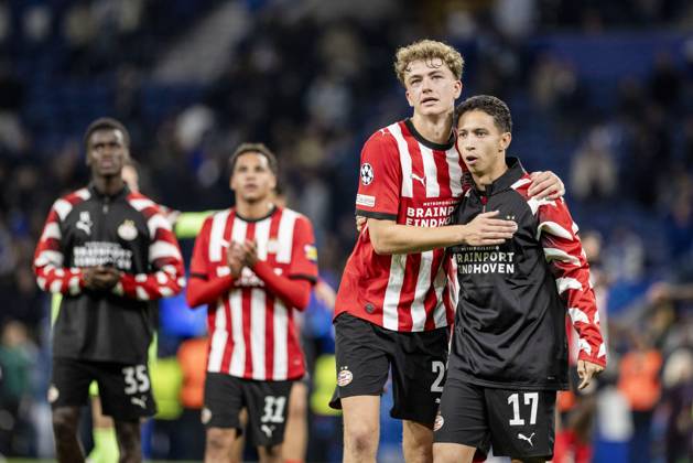 PORTO - (lr) Sven Mijnans of PSV Eindhoven and Mauro Junior of PSV Eindhoven after the UEFA Champions League match between FC Porto and PSV Eindhoven at the Estadio Do Dragao, on 20 October 2026 in Porto, Portugal. MORITZ MUELLER ANP xVIxANPxSportx xxANPxIVx 573108032 originalFilename: 573108032.jpg
