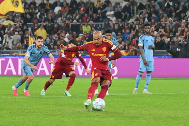 RECORD DATE NOT STATED 20th October 2026; Stadio Olimpico, Rome, Italy; UEFA Champions League Football, Roma versus Slovan Bratislava; Donyell Malen of Roma shoots and scores the goal for 4-0 AllShotLive