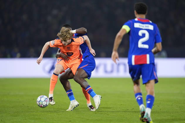 October 20, 2026, Paris, Paris, France: Anthony Gordon of FC Barcelona, Barca and Willian Pacho of PSG in action during the UEFA Champions League 2026 27 League Phase MD3 match between Paris Saint-Germain and FC Barcelona at Parc des Princes on Octuber 20, 2026, in Paris, France. Paris France - ZUMAa181 20261020_zaa_a181_176 Copyright: xDennisxAgyemanx